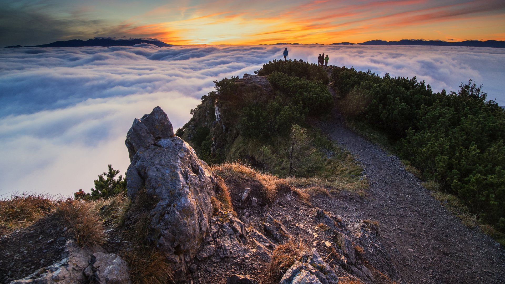  Morze mgieł tuż przed świtem