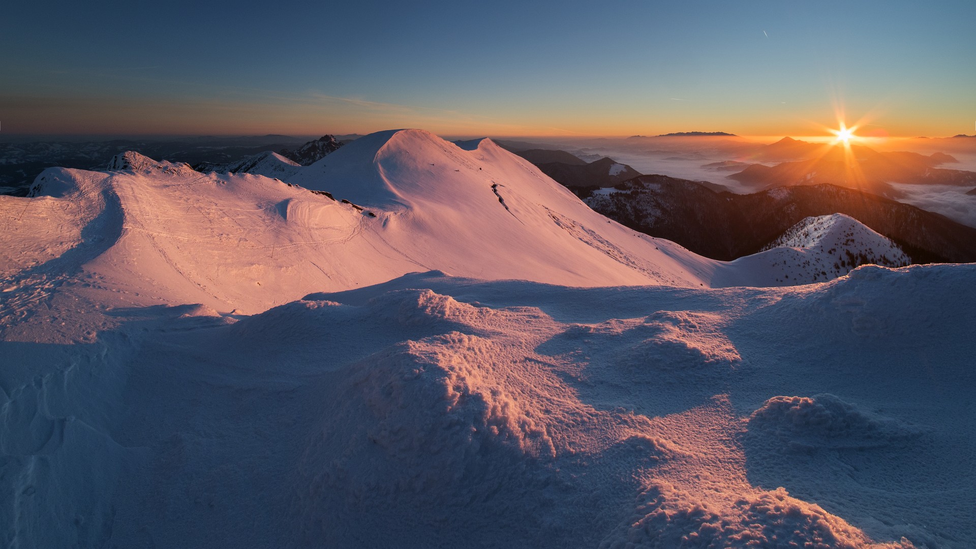 Świt na Chlebie z Wielkim Rozsutcem w tle