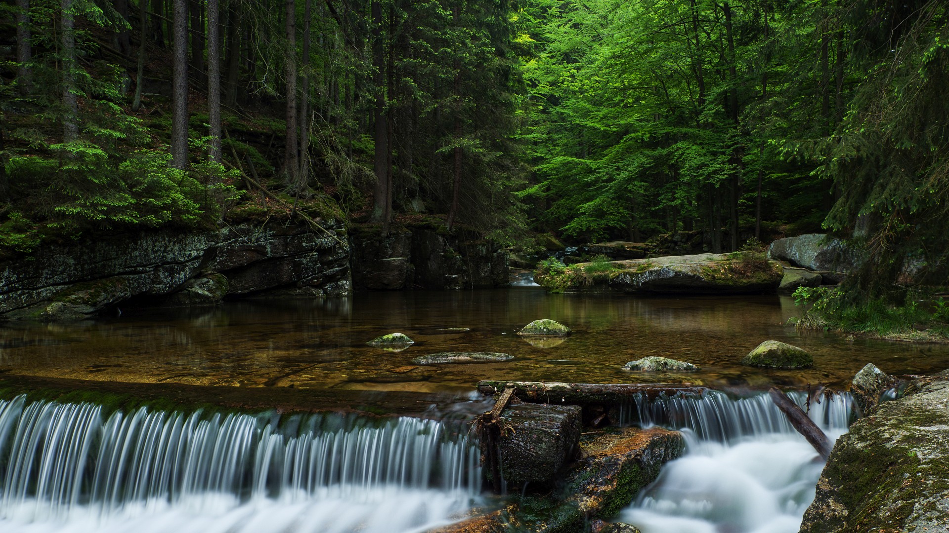 Ponad wodospadem Szklarki